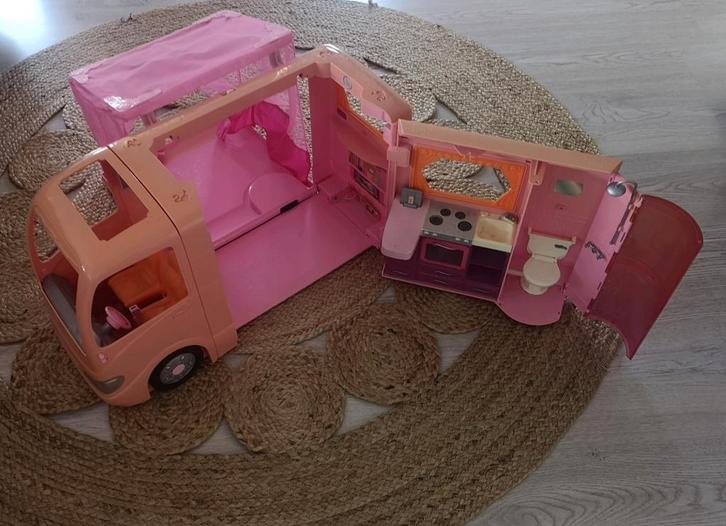 Uitklapbare Barbie camper inclusief toebehoren, Kinderen en Baby's, Speelgoed | Poppen, Barbie, Ophalen of Verzenden