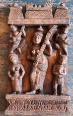 Saraswati & Devotees. Tibet. Woodcarving.  Ca 1850., Antiek en Kunst, Kunst | Niet-Westerse kunst, Ophalen