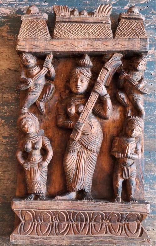 Saraswati & Devotees. Tibet. Woodcarving.  Ca 1850., Antiek en Kunst, Kunst | Niet-Westerse kunst, Ophalen
