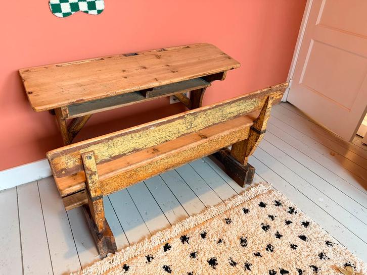Oude school kinderbureautje met bankje, Huis en Inrichting, Bureaus, Gebruikt, Ophalen
