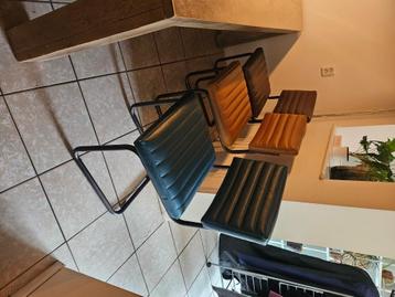 Eetkamerstoelen beschikbaar voor biedingen