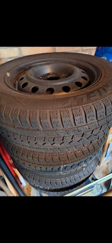 Winterbanden 🛞 Set op Velg 205 65R15 Kia Venga Hyundai i30 beschikbaar voor biedingen
