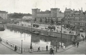 Amsterdam Kadijksplein trams school bruggen ca 1920 beschikbaar voor biedingen
