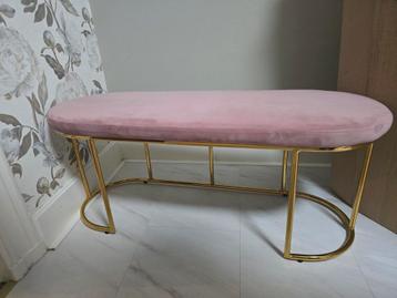 Roze Bankje met Gouden Onderstel beschikbaar voor biedingen