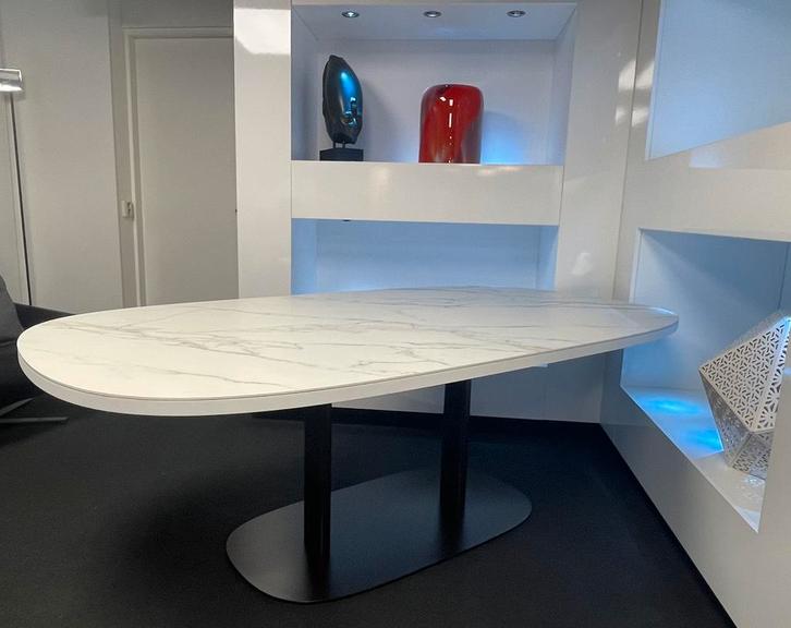 Leolux Toveri Dining table nieuw 220 x 120, Huis en Inrichting, Tafels | Eettafels, Nieuw, 50 tot 100 cm, 200 cm of meer, Rechthoekig