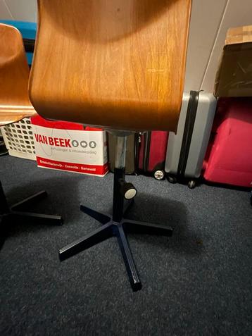 2 Kinderstoeltjes, in hoogte verstelbaar beschikbaar voor biedingen