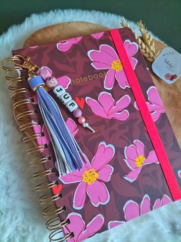 Nieuw • Bedankje Juf • Notitieboek en hanger juf beschikbaar voor biedingen