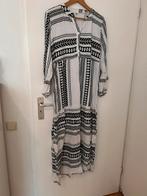 Jurk  lang zwart wit merk Manzaram, Kleding | Dames, Jurken, Ophalen of Verzenden, Zo goed als nieuw, Zwart, Onder de knie