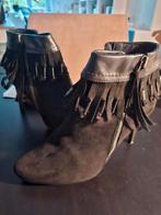 41 Zgan tamaris zwarte enkellaarsjes franje zwart naaldhak, Kleding | Dames, Schoenen, Tamaris, Zwart, Ophalen of Verzenden, Zo goed als nieuw