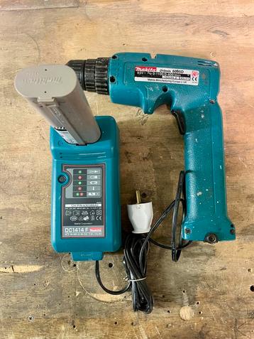 Accuboormachine met oplader Makita beschikbaar voor biedingen