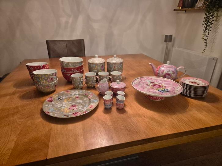 Pip Studio Servies - Khaki en Rood - Pip Garden, Huis en Inrichting, Keuken | Servies, Zo goed als nieuw, Compleet servies, Overige stijlen