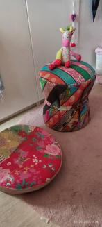 Kleurig zitkussen en krukje leuk voor op kinderkamer. ., Huis en Inrichting, Ophalen, Minder dan 50 cm, Gebruikt, Rond