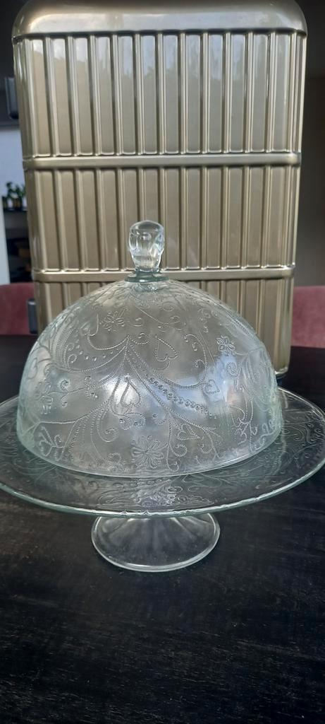 Glazen schaal met stolp, Huis en Inrichting, Woonaccessoires | Schalen en Manden, Zo goed als nieuw, Schaal, Rond, Glas, Ophalen of Verzenden