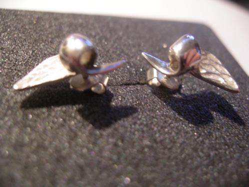 Een paar mooie Zilveren met een Lus Gedraaide Oorbellen, Sieraden, Tassen en Uiterlijk, Antieke sieraden, Oorbellen, Zilver, Verzenden
