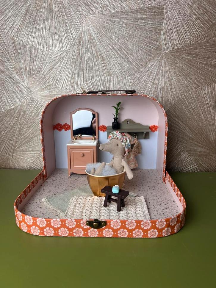 Mini poppenhuis in koffertje, Kinderen en Baby's, Speelgoed | Poppenhuizen, Nieuw, Ophalen of Verzenden