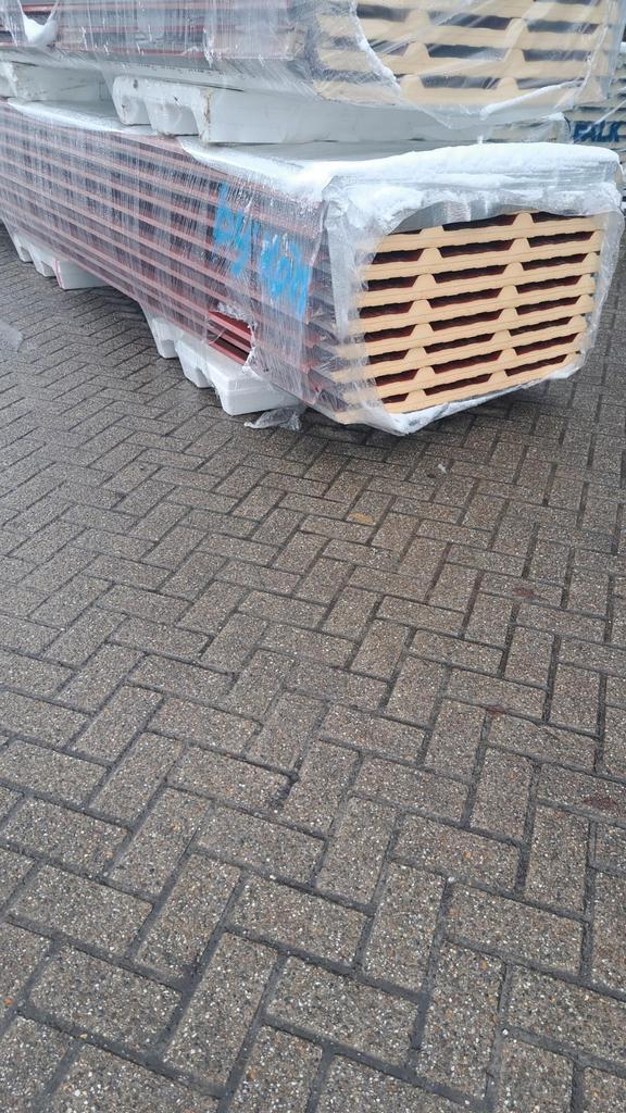 Gelegenheidspartij geïsoleerde dakplaten, Doe-het-zelf en Verbouw, Platen en Panelen, Zo goed als nieuw, Overige materialen, 50 tot 100 mm