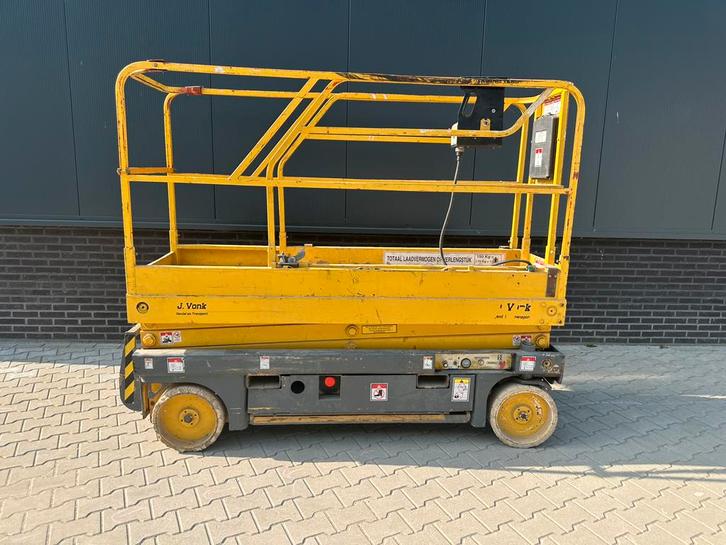 TE HUUR : Schaarhoogwerker 8 meter, Zakelijke goederen, Machines en Bouw | Liften, Steigers en Ladders, Ophalen of Verzenden