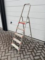 Te koop goede altrex trap 4 treden en plateau, Doe-het-zelf en Verbouw, Ladders en Trappen, Ophalen, Gebruikt, Trap, Opvouwbaar of Inschuifbaar