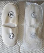 Twee paar sloffen, Ophalen of Verzenden, Zo goed als nieuw, Wit, Pantoffels of Sloffen