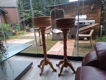 2 Originele Houten Plantenpotten - Handgesneden beschikbaar voor biedingen
