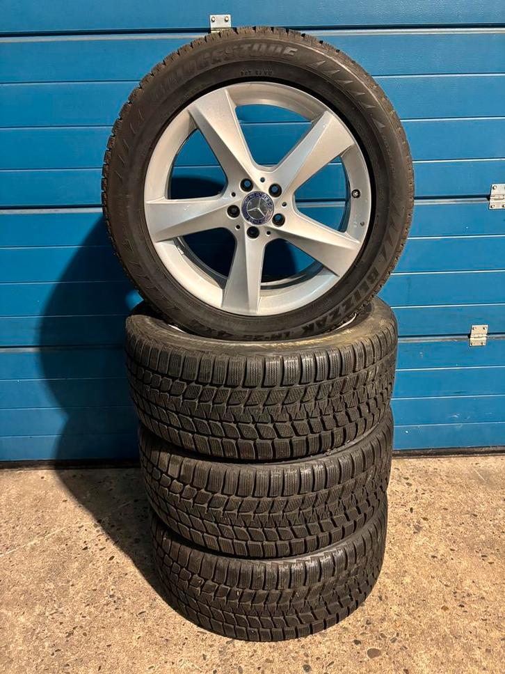 Originele Mercedes Benz GLE GLA 19 inch set met Winterbanden, Auto-onderdelen, Banden en Velgen, Banden en Velgen, Winterbanden