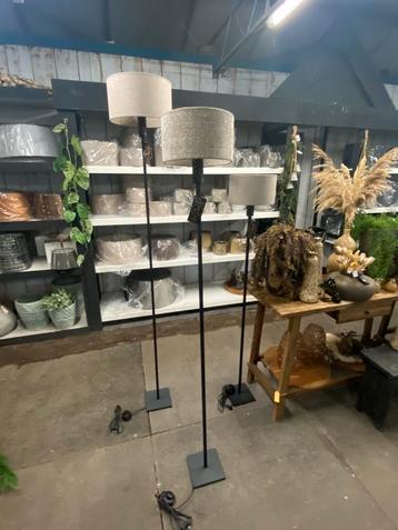 Smeedijzer stalen vloerlampen 140 tot 180 hoog beschikbaar voor biedingen