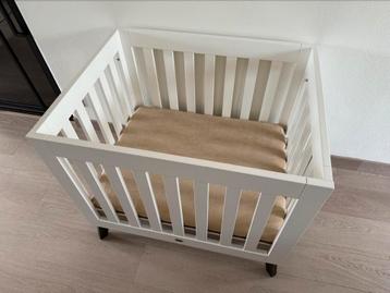 TWF Baby Box Riva zonder lade kleur Wit met zwarte pootjes beschikbaar voor biedingen