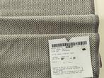 Maharam Merit 023; roomwit op grijs; restant meubelstof, Hobby en Vrije tijd, Stoffen en Lappen, Overige materialen, 120 cm of meer