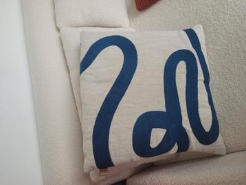 Blauw-wit sierkussen Zusss (2x) beschikbaar voor biedingen