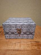 Luxe Sieradenbox met Slangenprint - 19 x 17 x 11 cm, Ophalen of Verzenden, Gebruikt, Grijs, Hardcase