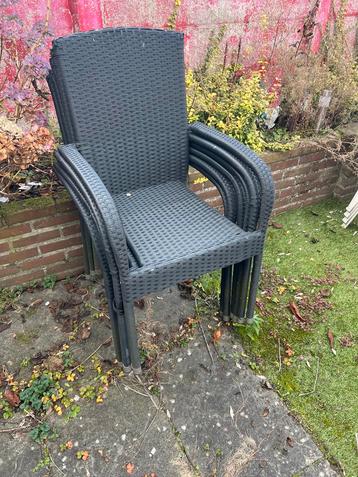 5 Tuinstoelen in 1 koop - Wicker beschikbaar voor biedingen