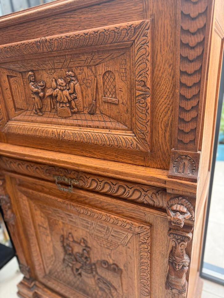 Antieke eiken kast met houtsnijwerk, Antiek en Kunst, Antiek | Meubels | Kasten, Ophalen