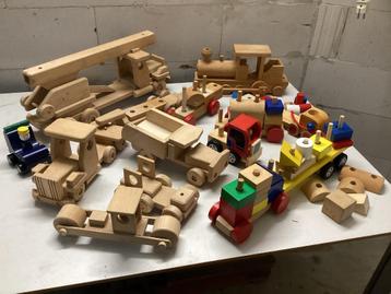 Houten speelgoed beschikbaar voor biedingen