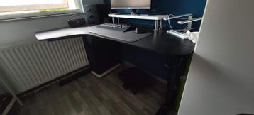 Bureau – IKEA Bekant (links)  beschikbaar voor biedingen