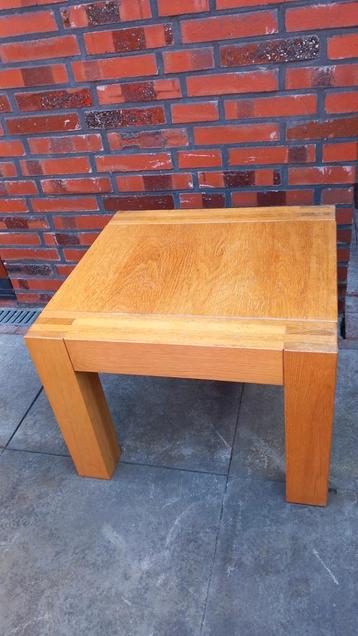 Licht eikenhouten / eikenhout bijzettafeltje, bijzettafel.  beschikbaar voor biedingen