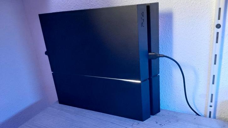 PlayStation 4 met games en 1 controler, Spelcomputers en Games, Spelcomputers | Sony PlayStation 4, Zo goed als nieuw, Original