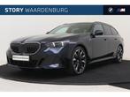 BMW i5 Touring eDrive40 High Executive M Sport / Panoramadak, Auto's, BMW, Achterwielaandrijving, Gebruikt, Zwart, Met garantie (alle)