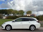 Toyota Auris Touring Sports 1.8 Hybrid Dynamic Go Automaat E, 65 €/maand, Gebruikt, Euro 6, Wit