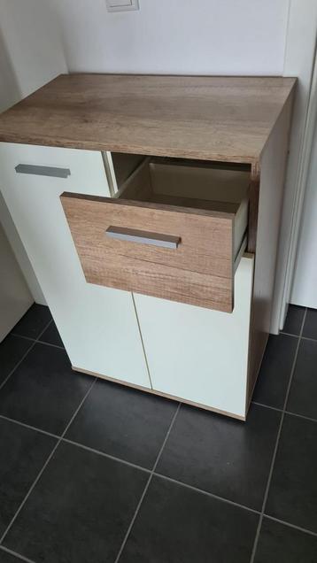 Badkamer kast beschikbaar voor biedingen