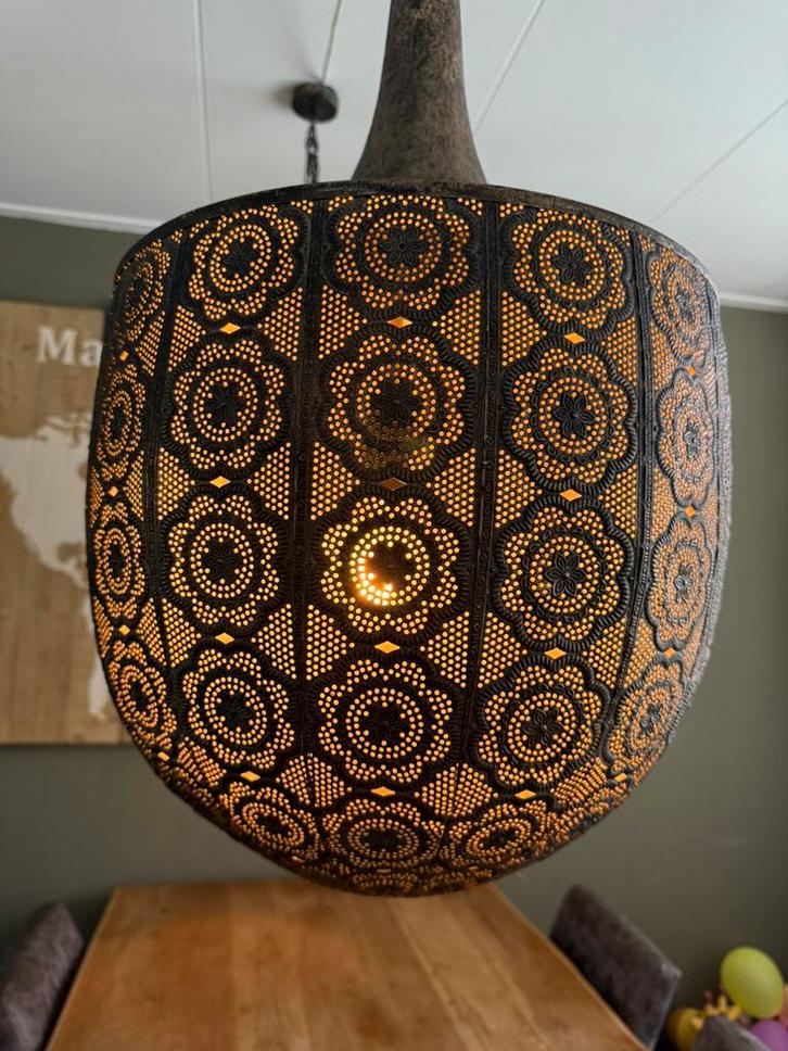 Te koop: 2 Sfeervolle hanglampen met oosters patroon, Huis en Inrichting, Lampen | Hanglampen, Zo goed als nieuw, 50 tot 75 cm