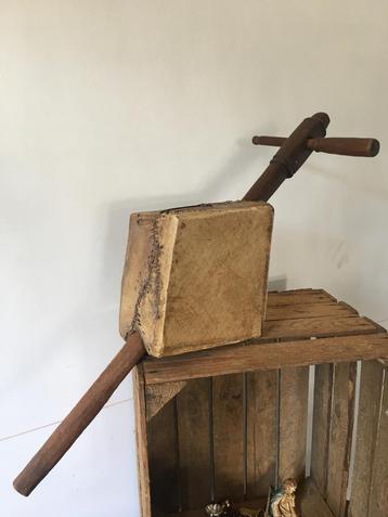 uitheems muziekinstument slaginstrument antiek instrument beschikbaar voor biedingen