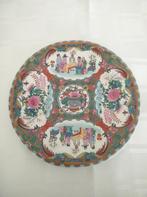 Kleurrijk Chinees medaillon bord. Sierbord, Antiek en Kunst, Antiek | Porselein, Ophalen of Verzenden