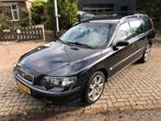 Volvo V70 2.4 automaat/ leer/ airco Nieuwe APK, Auto's, Volvo, Automaat, Achterwielaandrijving, 1800 kg, Zwart