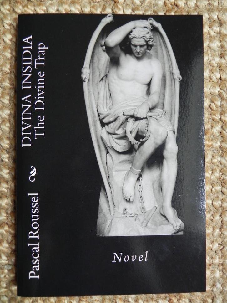 Pascal Roussel - Divina Insidia - The Divine Trap (NWO), Boeken, Thrillers, Zo goed als nieuw, Ophalen of Verzenden