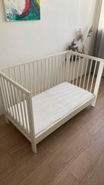 Kinderbedje, Kinderen en Baby's, Kinderkamer | Bedden, Ophalen, Gebruikt, Minder dan 140 cm, Matras