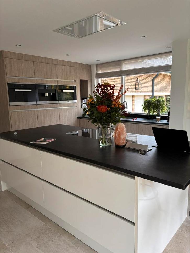 Keuken 8 jaar oud onbeschadigd, Huis en Inrichting, Keuken | Complete keukens, Zo goed als nieuw, Overige typen, Zwart, Graniet of Steen