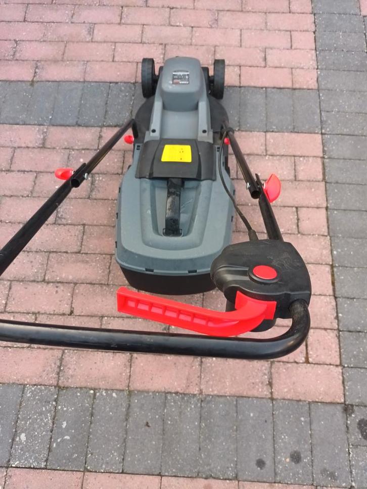 Grasmaaier - Half Jaar Oud - Zo Goed Als Nieuw!, Tuin en Terras, Grasmaaiers, Zo goed als nieuw, Elektrische grasmaaier, 30 t/m 39 cm