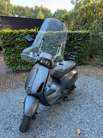 Vespa sprint brom beschikbaar voor biedingen