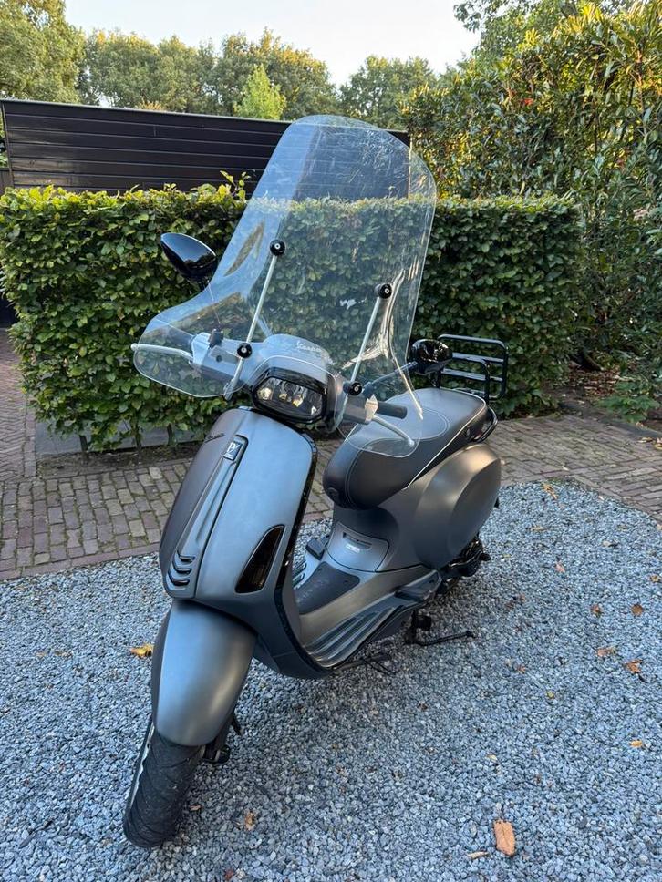 Vespa sprint brom, Fietsen en Brommers, Scooters | Vespa, Zo goed als nieuw, Overige modellen, Maximaal 45 km/u, Benzine, Ophalen
