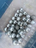 Kunststof zilveren ballen 40 stuk, Diversen, Ophalen of Verzenden, Zo goed als nieuw